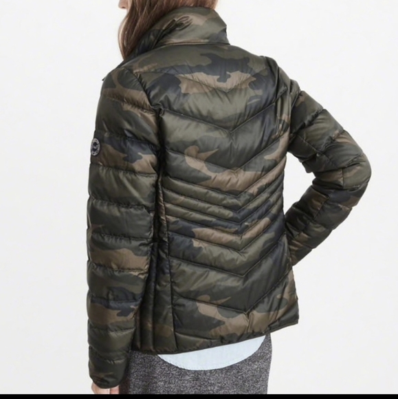 New A&F Lightweight Down-Filled Packable Puffer Jacket OLIVE CAMO - Picture 3 of 12